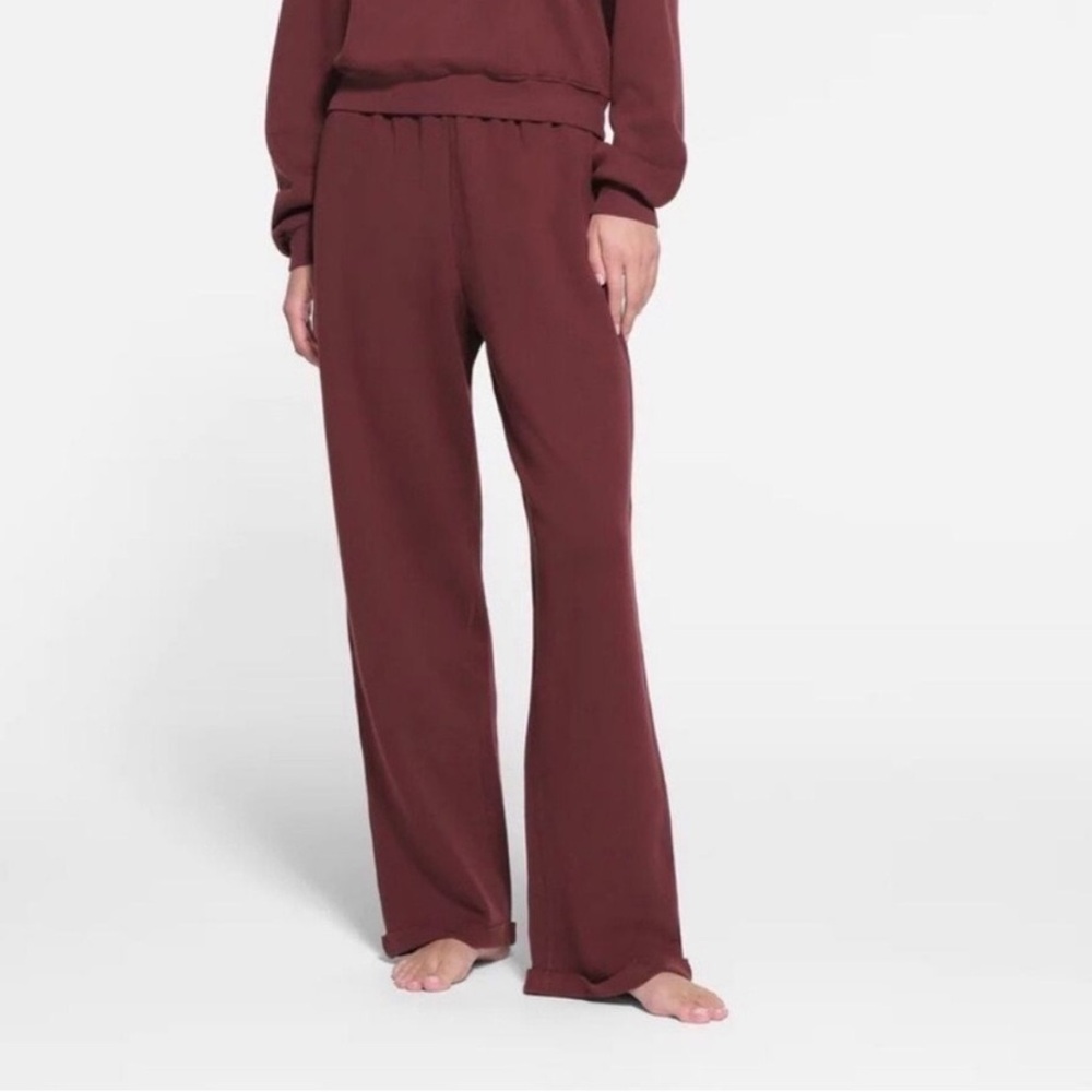 skims cotton fleece classic straight leg sweatpants - oxblood